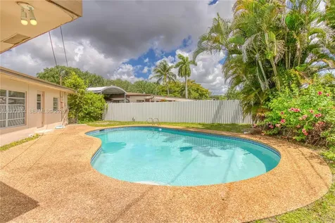 192 SW 62nd Terrace Plantation FL 33317