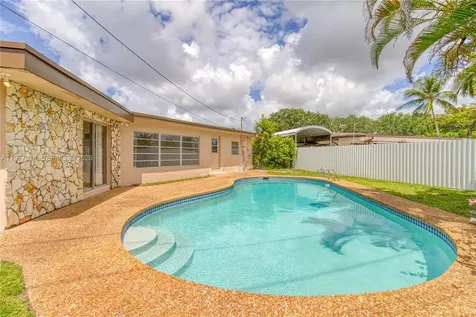 192 SW 62nd Terrace Plantation FL 33317