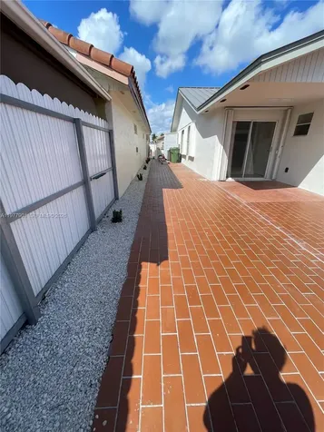 2566 W 73rd Place Hialeah FL 33016