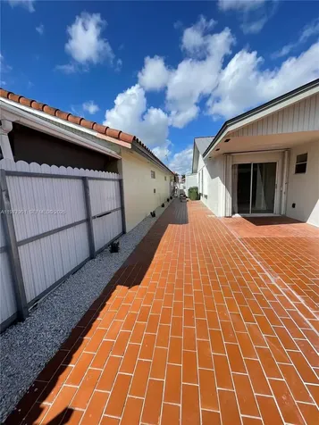 2566 W 73rd Place Hialeah FL 33016