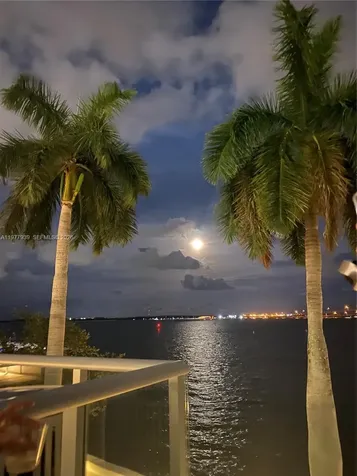 1541 Brickell Avenue Miami FL 33129