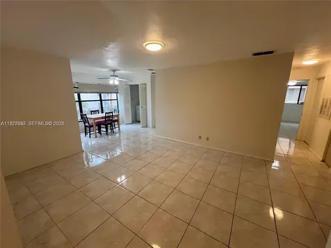 2926 S University Drive Davie FL 33328