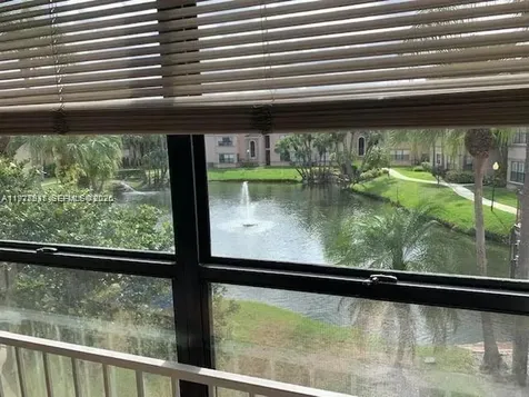 2926 S University Drive Davie FL 33328