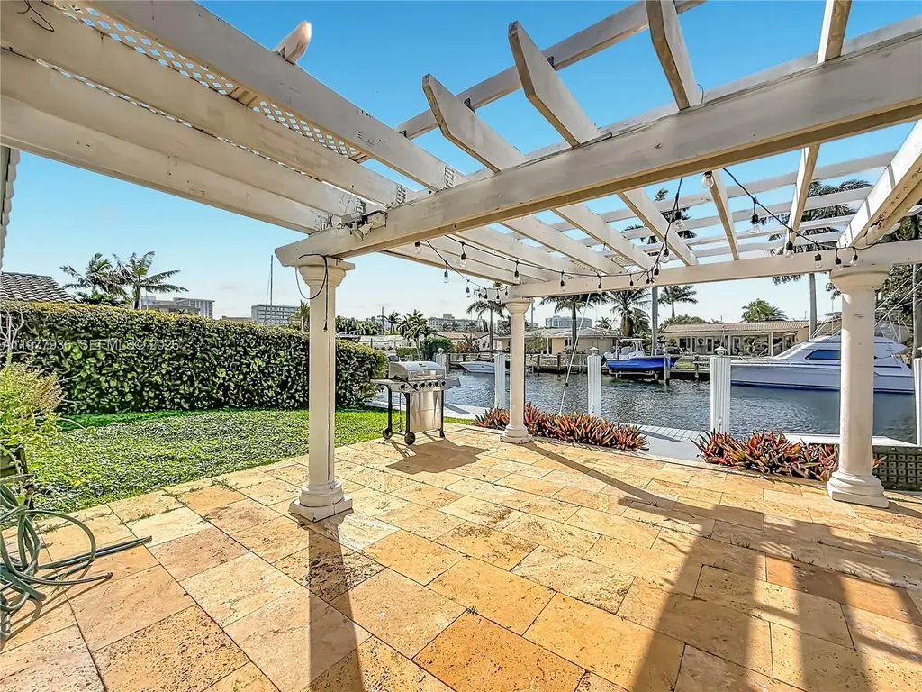 2770 NE 8th Court Pompano Beach FL 33062