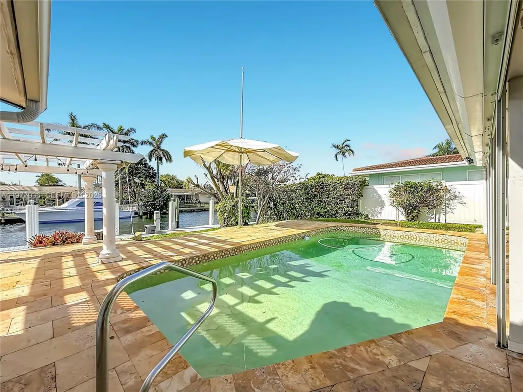 2770 NE 8th Court Pompano Beach FL 33062
