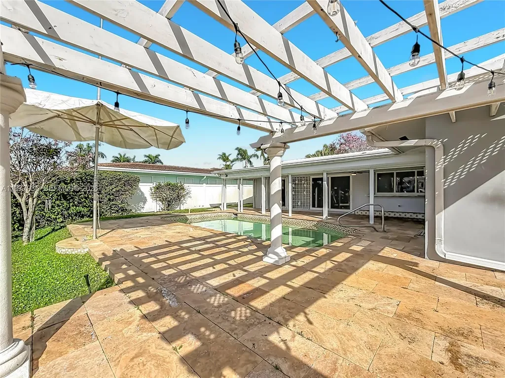 2770 NE 8th Court Pompano Beach FL 33062