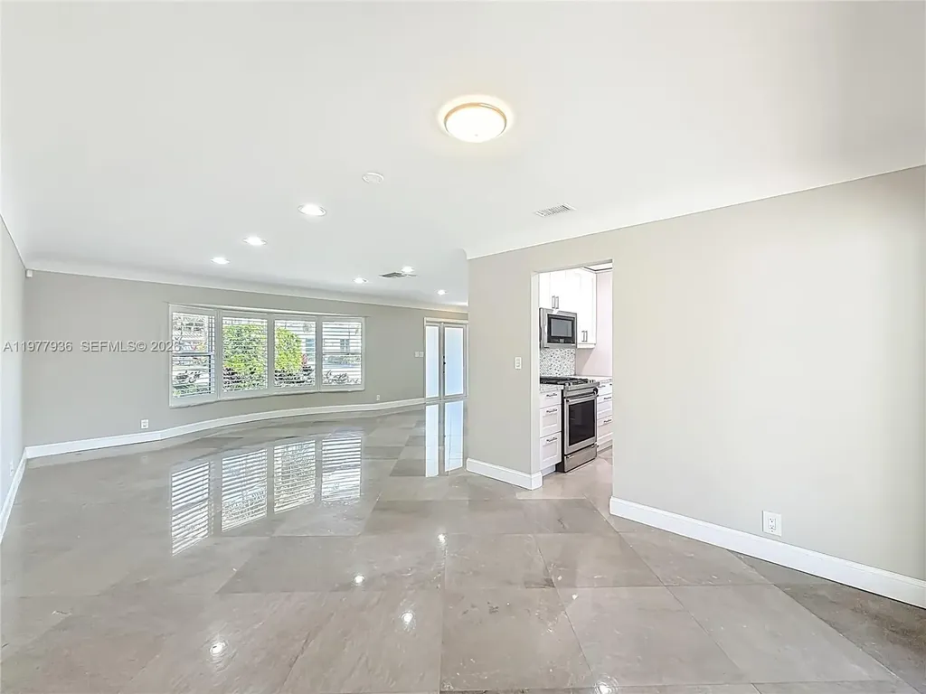 2770 NE 8th Court Pompano Beach FL 33062
