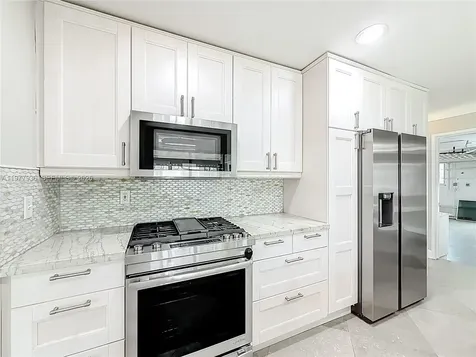2770 NE 8th Court Pompano Beach FL 33062