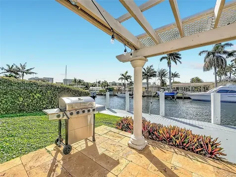 2770 NE 8th Court Pompano Beach FL 33062