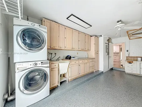 2770 NE 8th Court Pompano Beach FL 33062