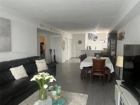5099 NW 7th Street Miami FL 33126