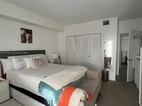 5099 NW 7th Street Miami FL 33126