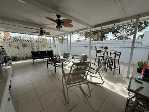 2385 W 69th Street Hialeah FL 33016