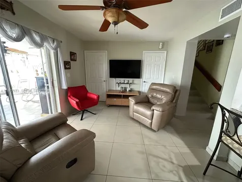2385 W 69th Street Hialeah FL 33016