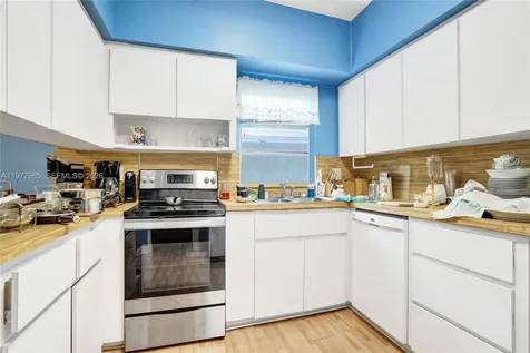 2060 Keystone Boulevard North Miami FL 33181
