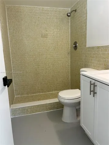490 NE 170th Street North Miami Beach FL 33162