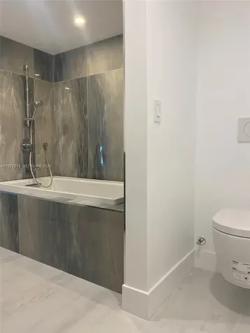 6039 Collins Avenue Miami Beach FL 33140