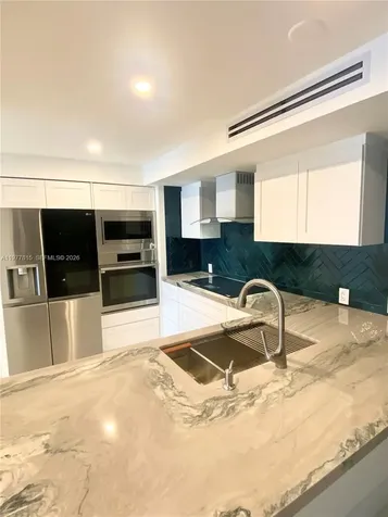 6039 Collins Avenue Miami Beach FL 33140