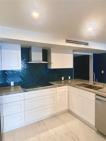 6039 Collins Avenue Miami Beach FL 33140