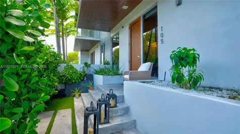 545 SW 11th Street Miami FL 33129