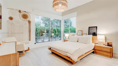 545 SW 11th Street Miami FL 33129