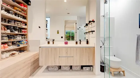 545 SW 11th Street Miami FL 33129