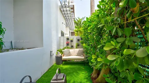 545 SW 11th Street Miami FL 33129