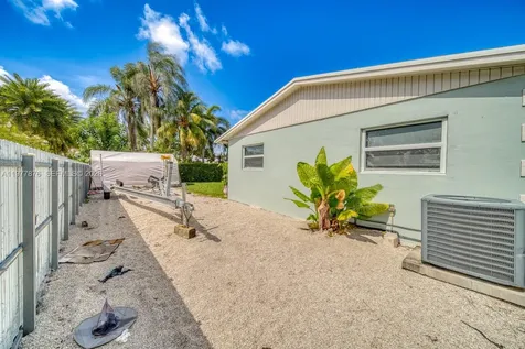 9104 SW 180th Street Palmetto Bay FL 33157