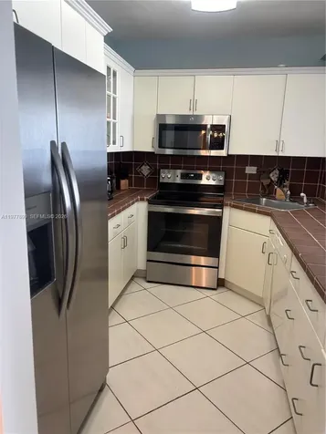 5601 Collins Avenue Miami Beach FL 33140