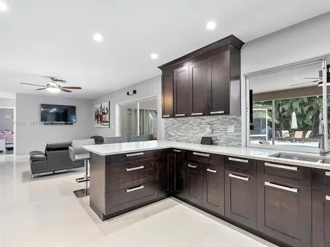 5620 SW 9th Street Plantation FL 33317