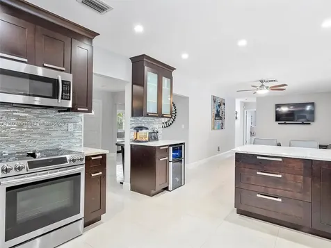 5620 SW 9th Street Plantation FL 33317