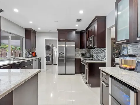 5620 SW 9th Street Plantation FL 33317