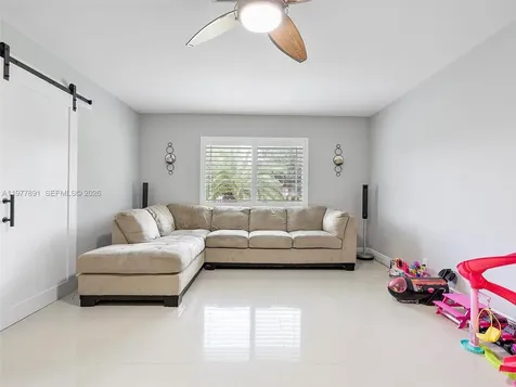5620 SW 9th Street Plantation FL 33317