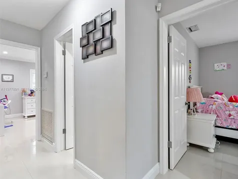 5620 SW 9th Street Plantation FL 33317