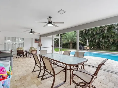 5620 SW 9th Street Plantation FL 33317