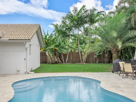 5620 SW 9th Street Plantation FL 33317
