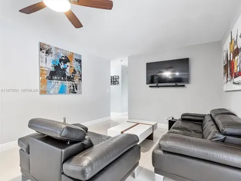 5620 SW 9th Street Plantation FL 33317