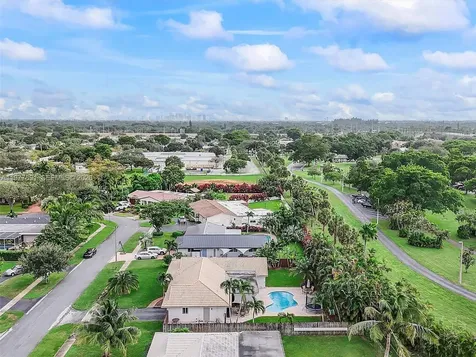 5620 SW 9th Street Plantation FL 33317