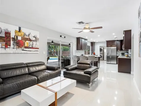 5620 SW 9th Street Plantation FL 33317