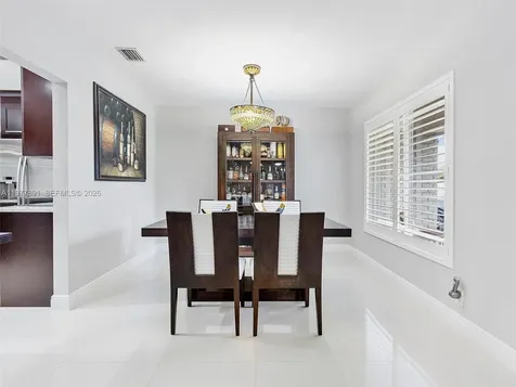5620 SW 9th Street Plantation FL 33317