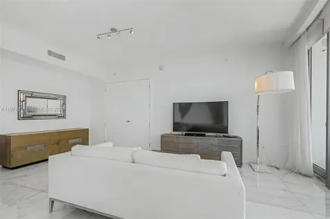 17475 Collins Avenue Miami Beach FL 33160