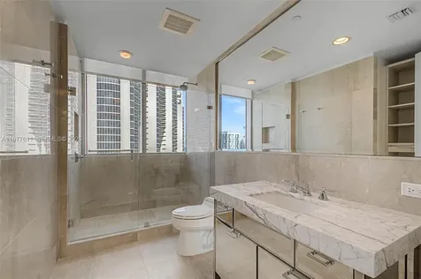 17475 Collins Avenue Miami Beach FL 33160