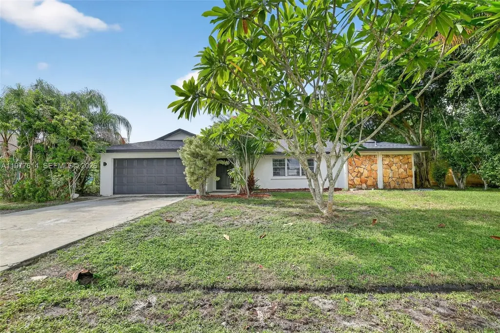 770 SE Hollahan Avenue Port St. Lucie FL 34983