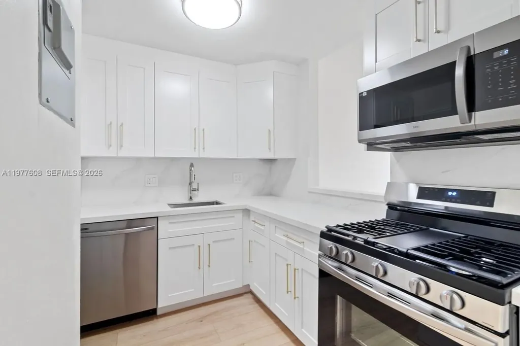 6902 N Kendall Drive Pinecrest FL 33156