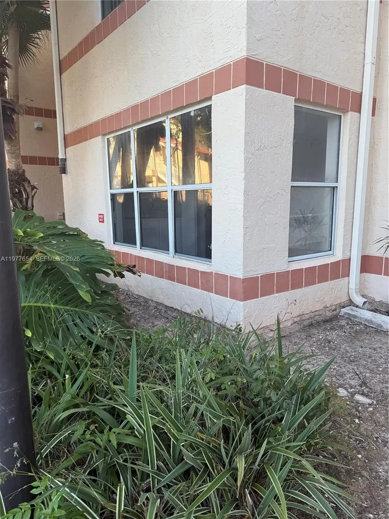 3320 N Pinewalk Drive N Margate FL 33063