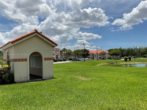 3320 N Pinewalk Drive N Margate FL 33063