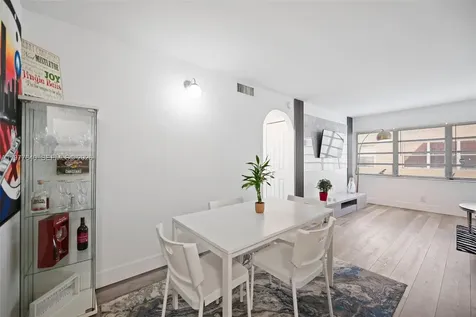 835 Twin Lakes Drive Coral Springs FL 33071