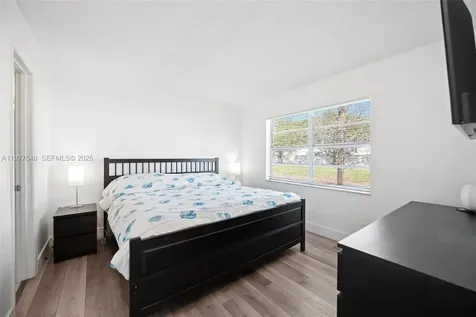 835 Twin Lakes Drive Coral Springs FL 33071