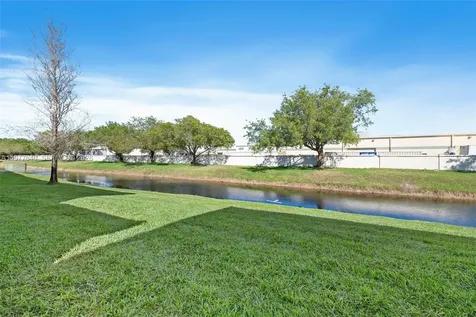 835 Twin Lakes Drive Coral Springs FL 33071