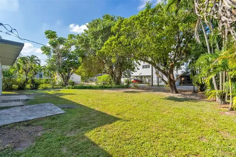 648 South Drive Miami Springs FL 33166